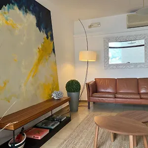 https://hostal-sol-i-sombra.catalonia-hotels.com
